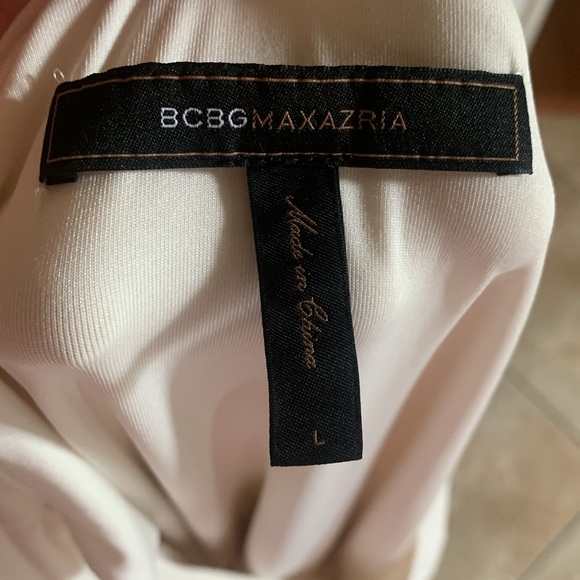 BCBGMAXAZARIA  dress ruching with one shoulder covered with angel wing sleeve - Picture 13 of 13